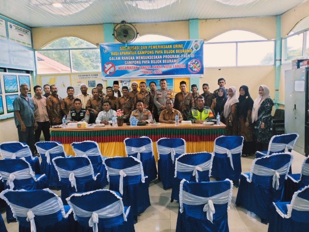 sosialisasi dan pemerriksaan urine para aparat gampong PB. Beuramo di kantor desa